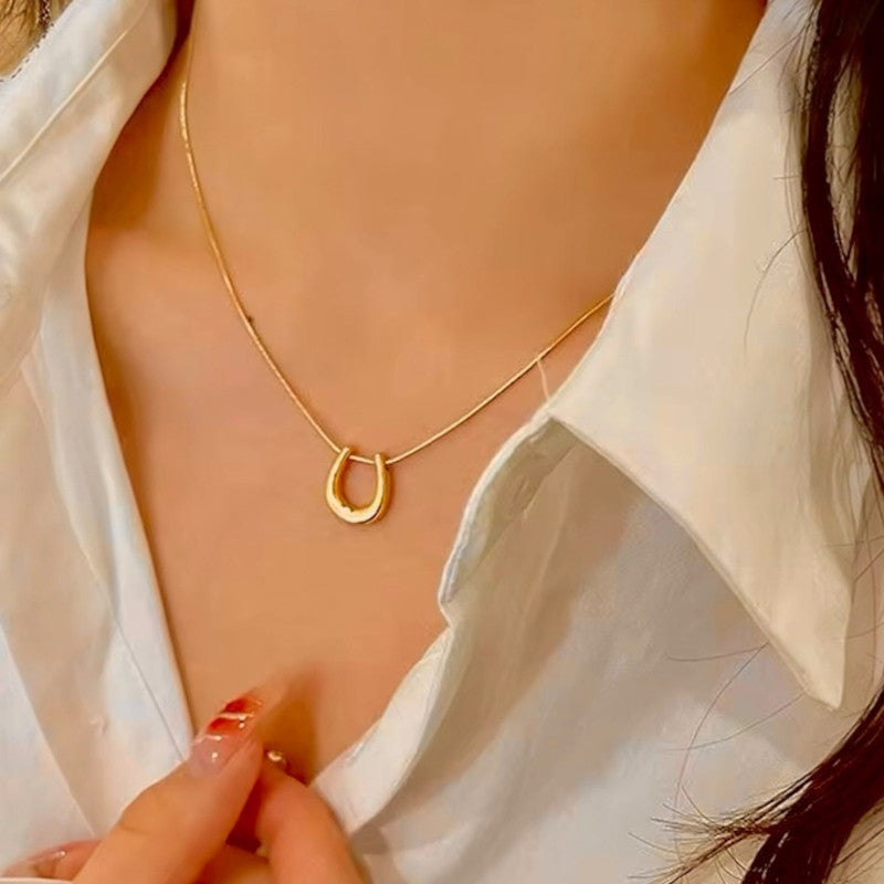 Anti Tarnish Geometric Shaped Pendant For Women